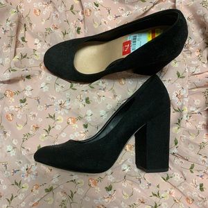 BLACK SUEDE CHUNKY HEELS